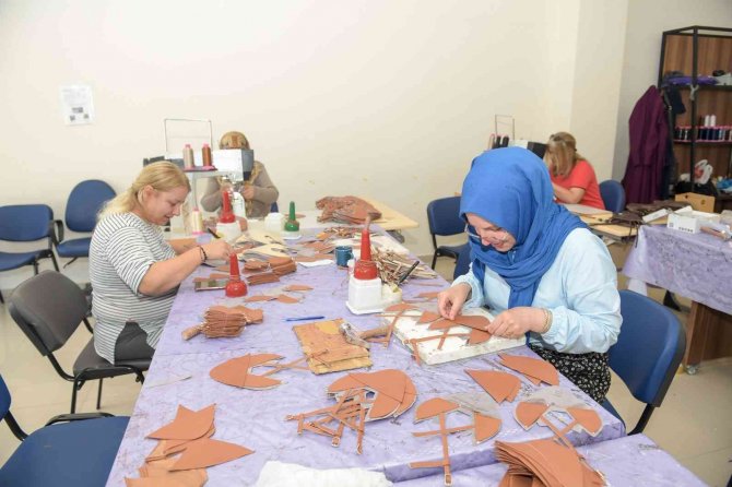Ayakkabı Atölyesi Altındağlı Kadınların Hayatını Değiştirdi