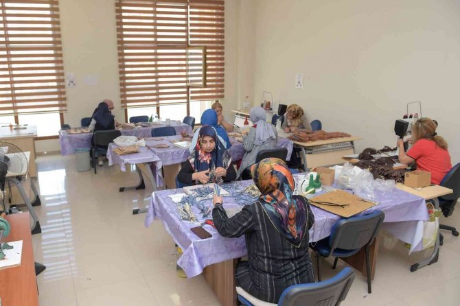 Ayakkabı Atölyesi Altındağlı Kadınların Hayatını Değiştirdi