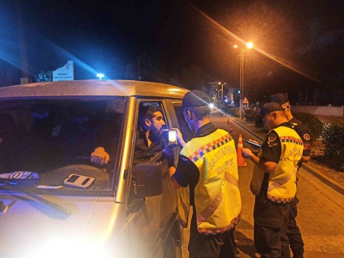 Balıkesir’de Jandarmadan Traktör Ve Alkol Denetimi