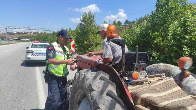 Balıkesir’de Jandarmadan Traktör Ve Alkol Denetimi
