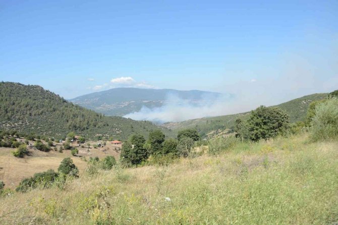 Kepsut’taki Yangını Söndürme Çalışmaları Devam Ediyor