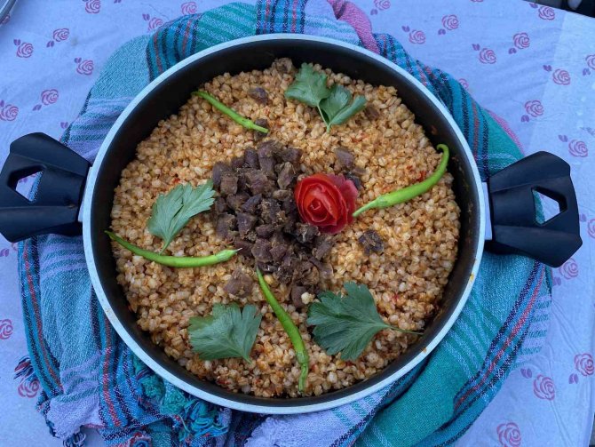 Kadınlar En İyi Keşkek İçin Yarıştılar