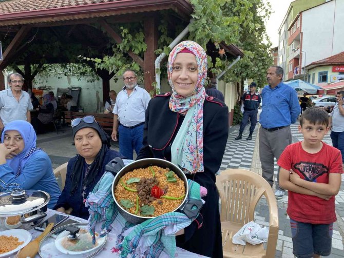 Kadınlar En İyi Keşkek İçin Yarıştılar