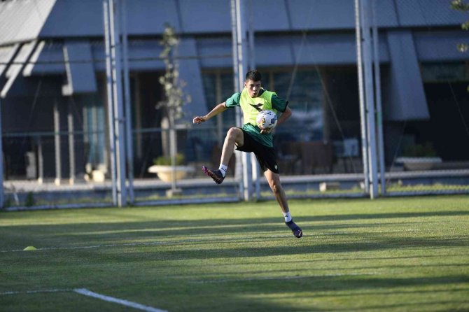 Bursaspor Ara Vermeden Çalışıyor