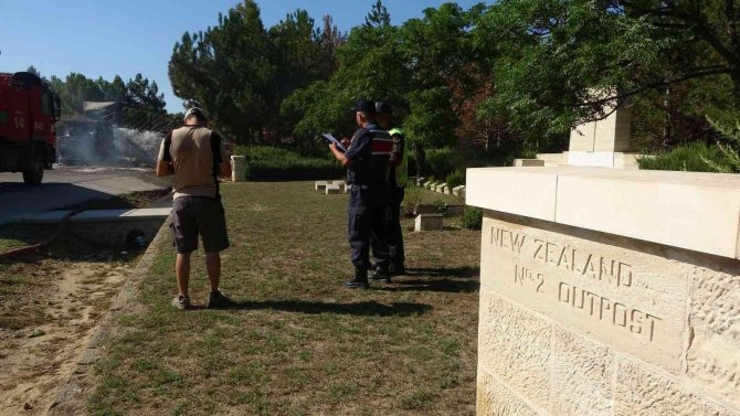 Yeni Zelanda Mezarlığı Yanmaktan Son Anda Kurtarıldı