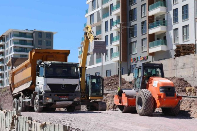 Trafo Sokak’ta Toprakarme İmalatı Sürüyor