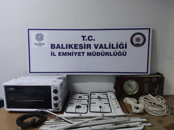 Çuvallı Hırsız Polisi Görünce Çuvalladı