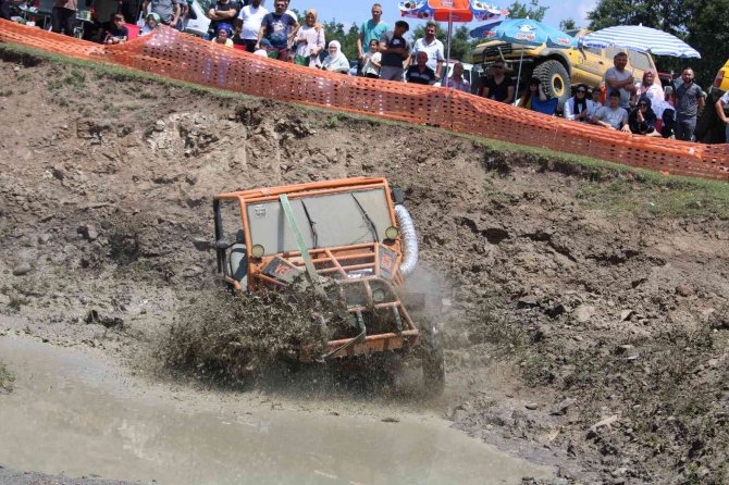 Off-road Yarışları Heyecanlı Anlara Sahne Oldu