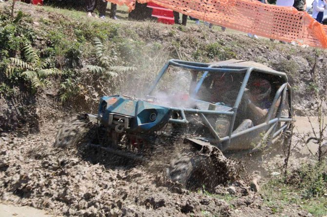 Off-road Yarışları Heyecanlı Anlara Sahne Oldu