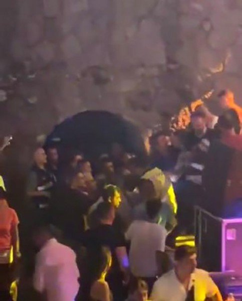 Balıkesir’de Sibel Can Konserinde Olay