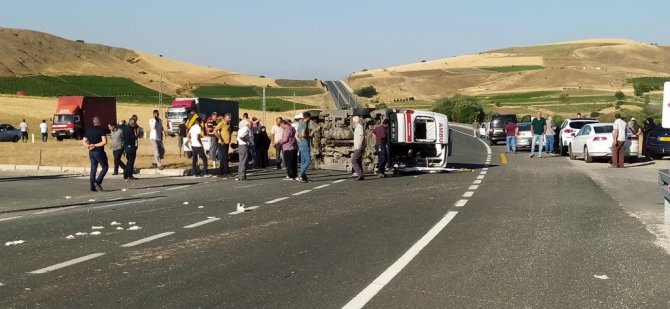 Elazığ’da Otomobil Ambulansa Çarptı: 3 Yaralı