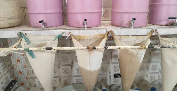 Dedesinden Devraldığı Meslekte Sakarya’nın Kokularını Dünyaya Satıyor