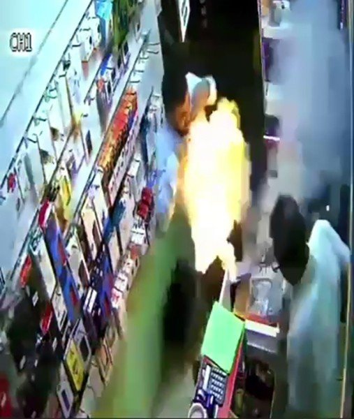 Fatih’te Cep Telefonunun Bataryası Bomba Gibi Patladı