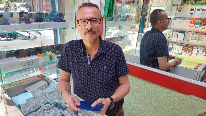 Fatih’te Cep Telefonunun Bataryası Bomba Gibi Patladı