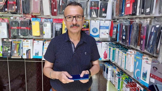 Fatih’te Cep Telefonunun Bataryası Bomba Gibi Patladı