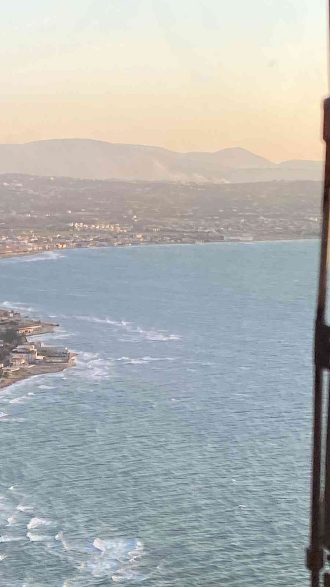 İ̇zmir’de Ağaçlık Alanda Yangın