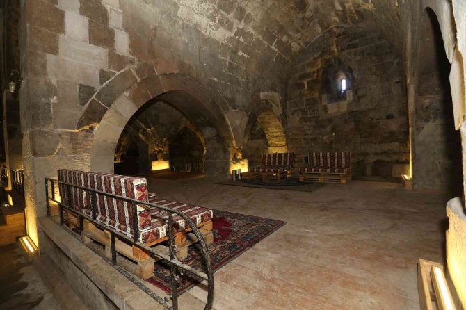 1240 Yılında Selçuklu Veziri Tarafından Yaptırılan Karatay Hanı’nda İnceleme