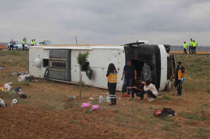 Tur Otobüsü Devrildi, Çok Sayıda Yaralı Var