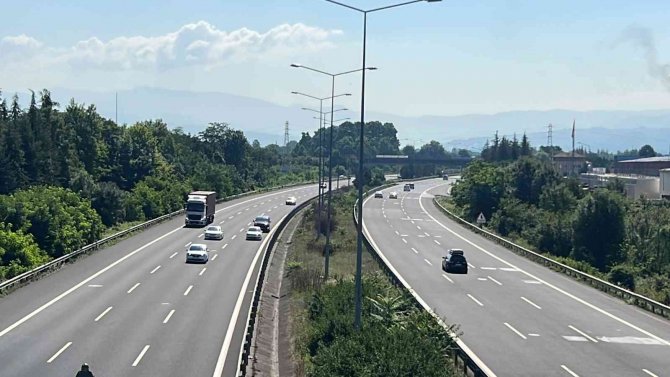 Tem Otoyolu Düzce Geçişinde Akıcı Trafik Hakim