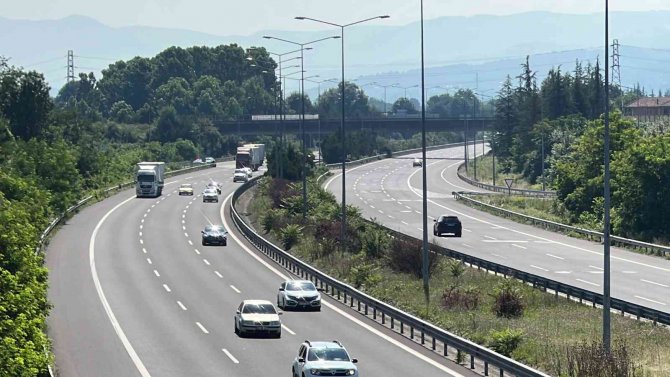 Tem Otoyolu Düzce Geçişinde Akıcı Trafik Hakim