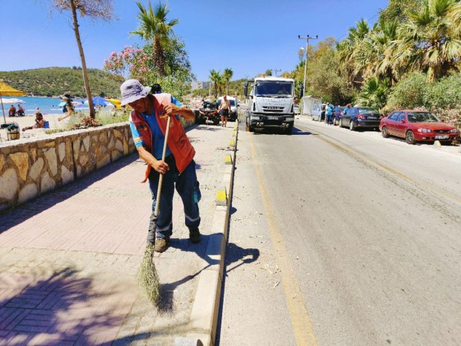 Kuşadası’nda 9 Günlük Bayram Tatilinde Plajlardan 3500 Ton Atık Toplandı