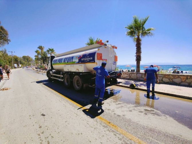 Kuşadası’nda 9 Günlük Bayram Tatilinde Plajlardan 3500 Ton Atık Toplandı