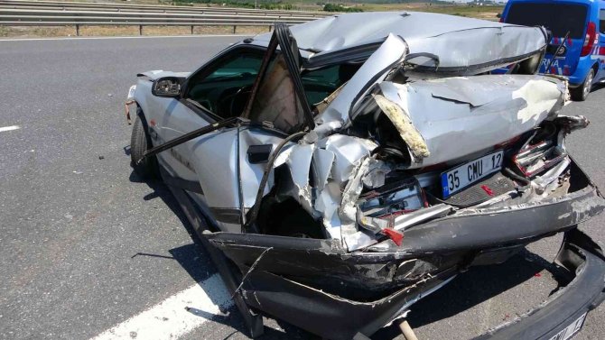 İ̇ki Saat Önce Aldığı Otomobiline Kamyon Çarptı: 2 Yaralı