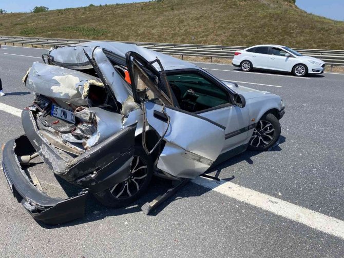 İ̇ki Saat Önce Aldığı Otomobiline Kamyon Çarptı: 2 Yaralı