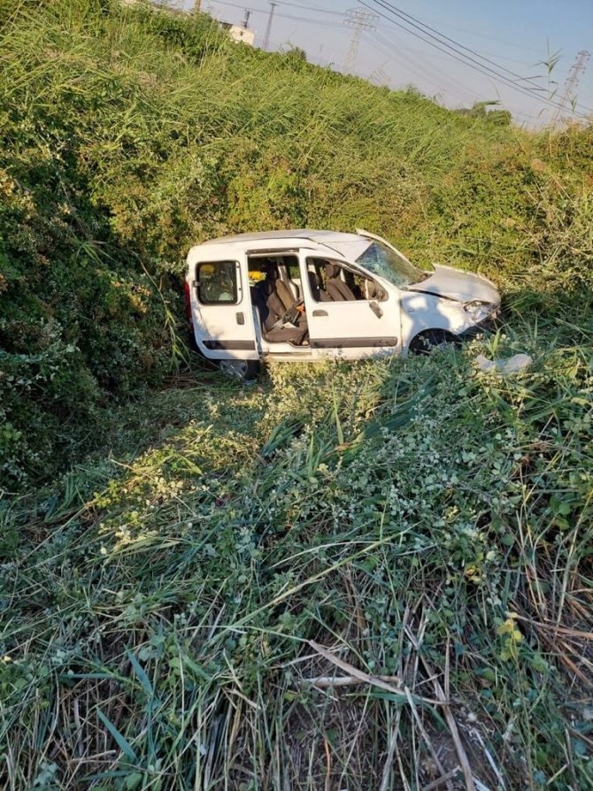 Manisa’da Kontrolden Çıkan Kamyonet Şarampole Düştü: 5 Yaralı