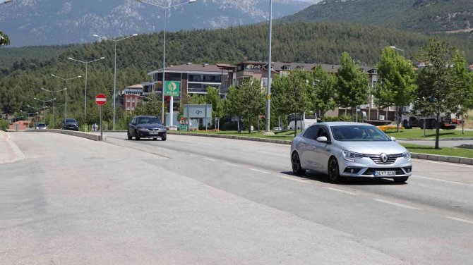 Antalya - Denizli Karayolunda Trafik Sakinliğini Koruyor