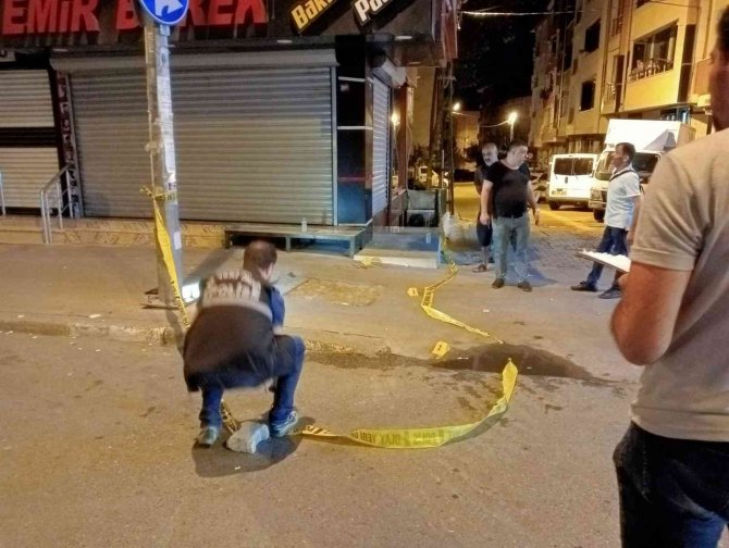 -Esenyurt’ta Motosikletli Şahıs 2 Kişiye Kurşun Yağdırdı