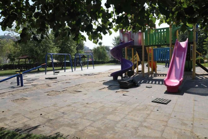 Tavşancıl Sahil Parkı Yenileniyor