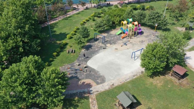 Tavşancıl Sahil Parkı Yenileniyor