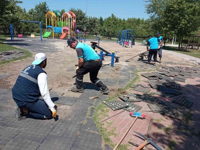 Tavşancıl Sahil Parkı Yenileniyor