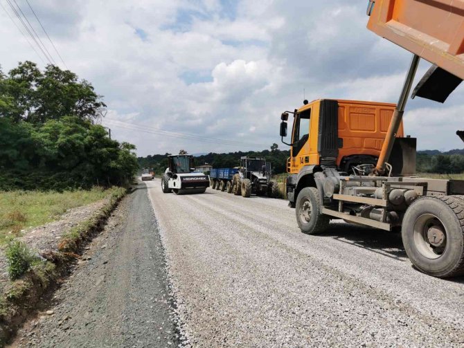 Samsun’da Yol Çalışmaları Sürüyor