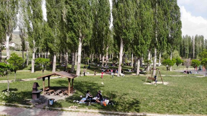 Sıcaklar Artınca Mesire Yerleri Doldu Taştı