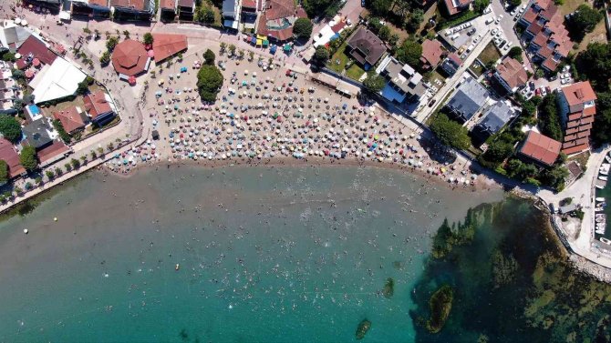 Hafta Sonları Nüfusunun 10 Katına Çıkan Bu İlçede İğne Atsan Yere Düşmüyor