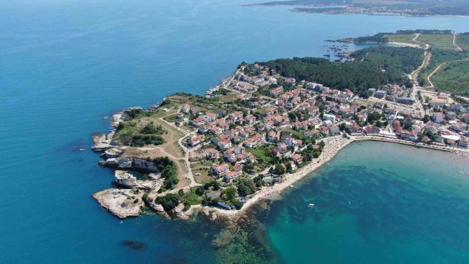 Hafta Sonları Nüfusunun 10 Katına Çıkan Bu İlçede İğne Atsan Yere Düşmüyor