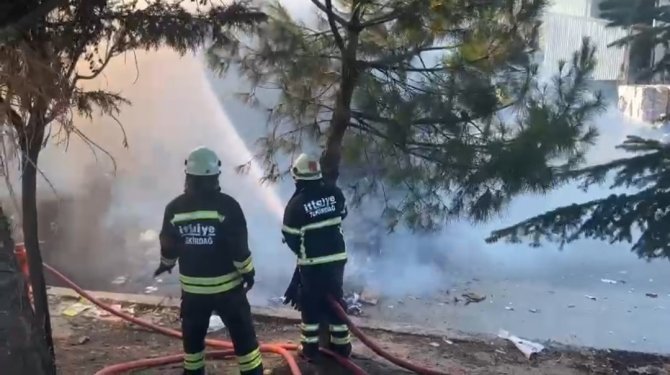 Kağıt Fabrikasında Korkutan Yangın