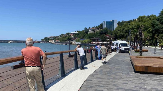 Vali Tutulmaz Denizde Kaybolan Gencin Ailesiyle Biraya Geldi