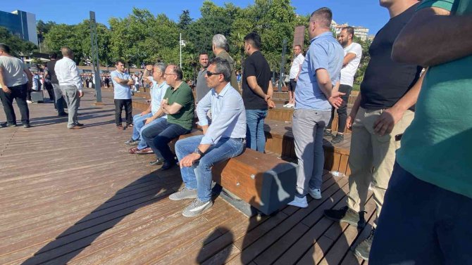 Vali Tutulmaz Denizde Kaybolan Gencin Ailesiyle Biraya Geldi