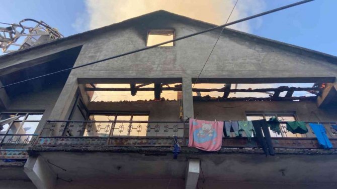 Çaycuma’da Korkutan Çatı Yangını