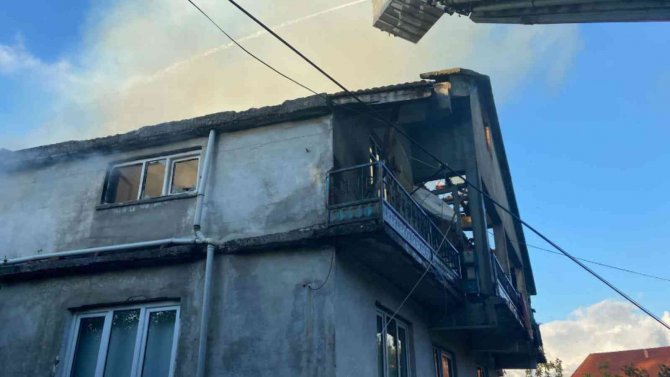 Çaycuma’da Korkutan Çatı Yangını