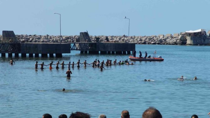 Zonguldak’ta Denizde Kaybolan 16 Yaşındaki Genci Arama Çalışmaları Sürüyor