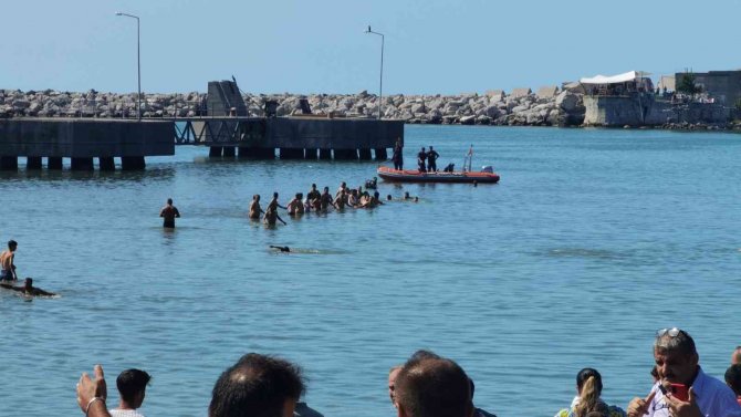 Zonguldak’ta Denizde Kaybolan 16 Yaşındaki Genci Arama Çalışmaları Sürüyor