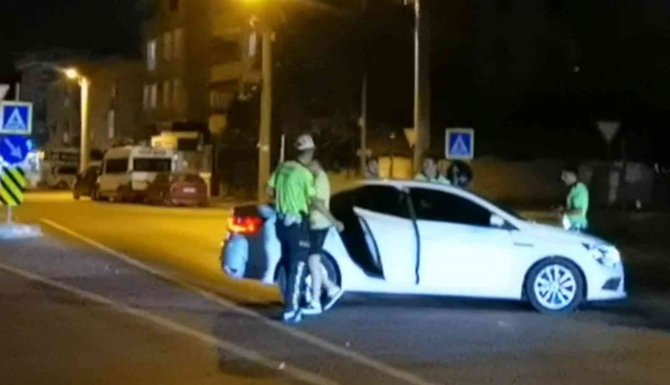 Bursa’da Hareketli Gece, 16 Yaşındaki Sürücü, Havaya Ateş Açarak Durduruldu, O Anlar Kamerada