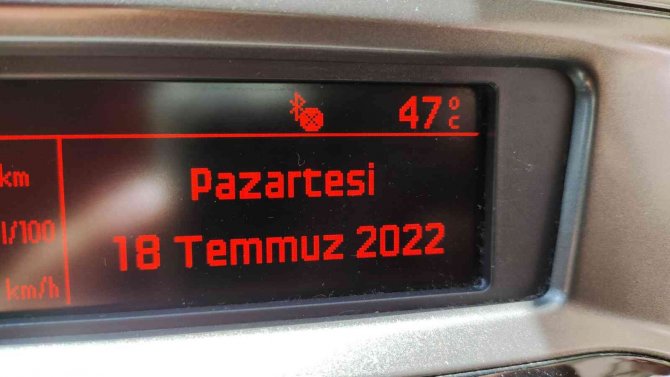Adana’da Araç Termometreleri 47 Dereceyi Gösterdi