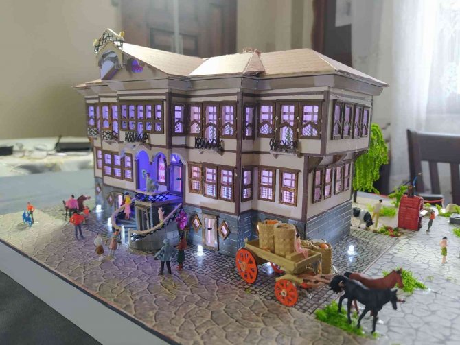 Maket Yapımını Sanata Dönüştürdü