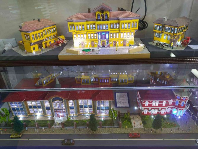 Maket Yapımını Sanata Dönüştürdü