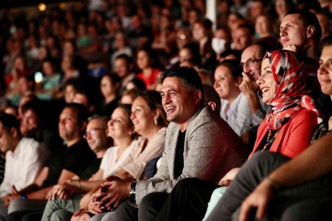 Aliağa Sanat Günlerinde Yıldızlar Geçidi